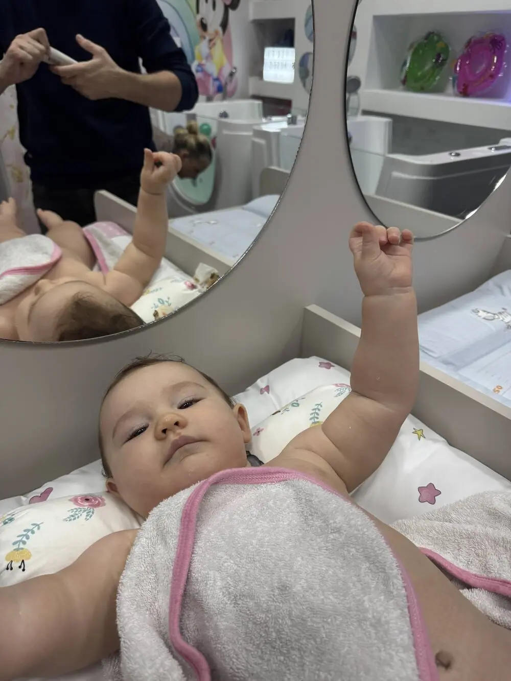 Relaks masaža bebe organskim uljem posle kupke