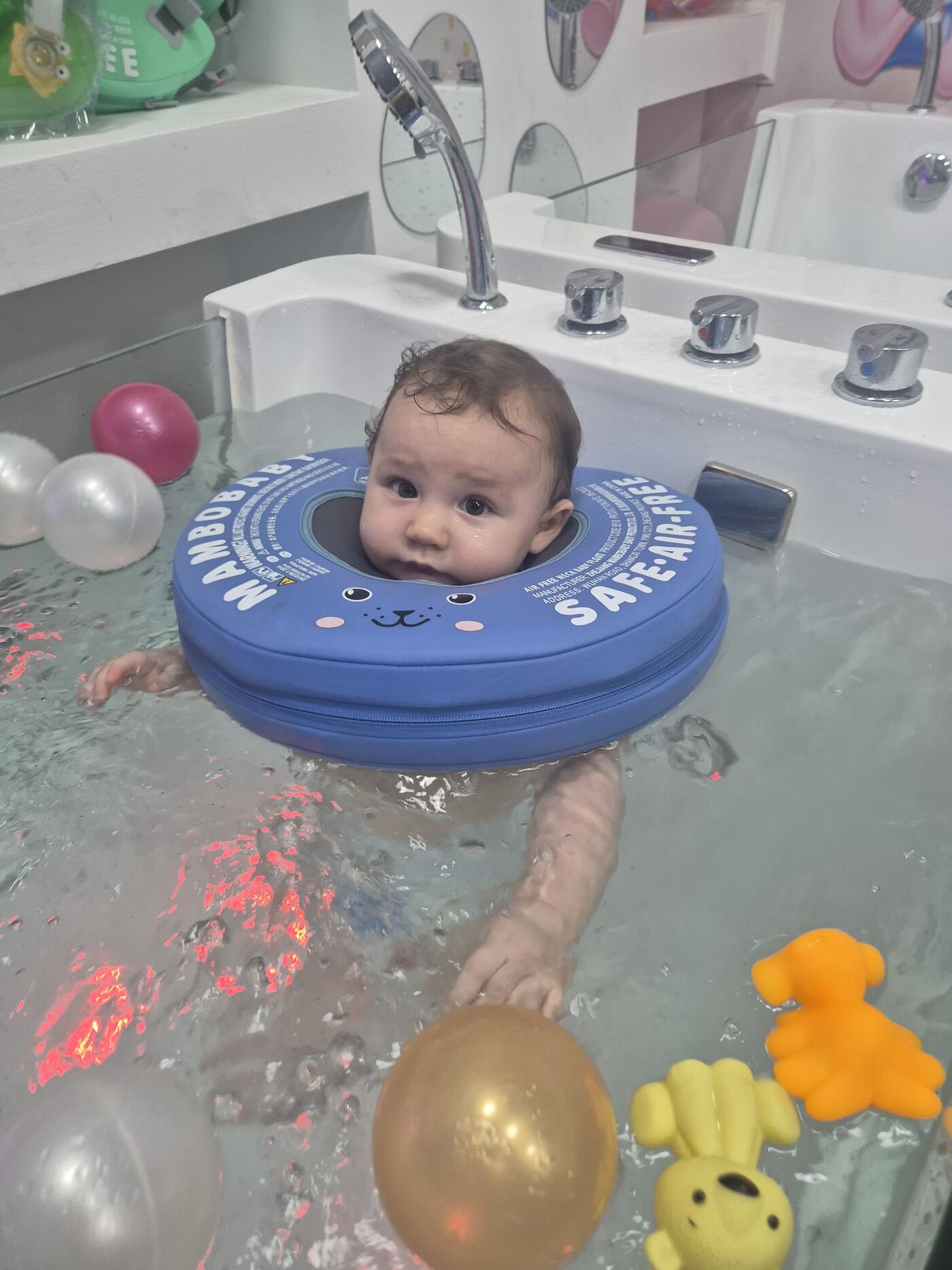 Beba se plaši vode? Nežni saveti kako da se opusti — saveti za bebe, baby spa Pančevo
