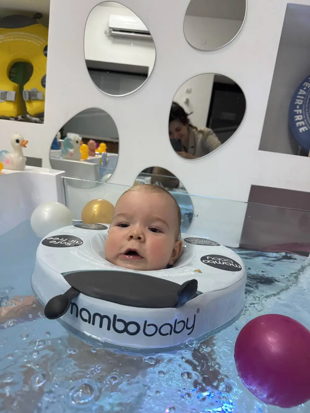 Hidromasaža bebe u LED kadici